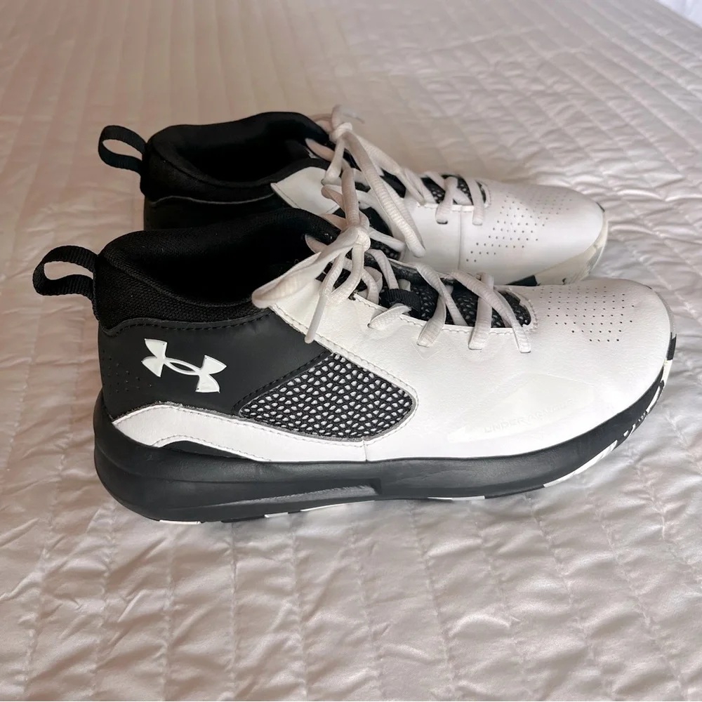 Under Armour Kids Lockdown 5 Basketball Shoe - Picture 3 of 7